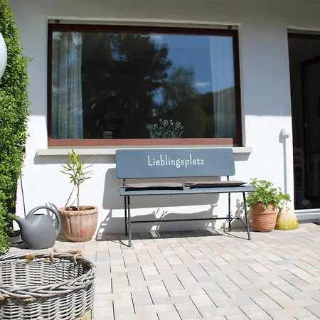 Am Gartenzaun *